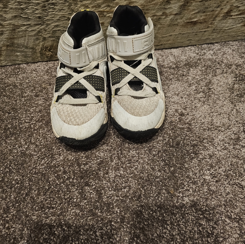 And 1 boys shoes